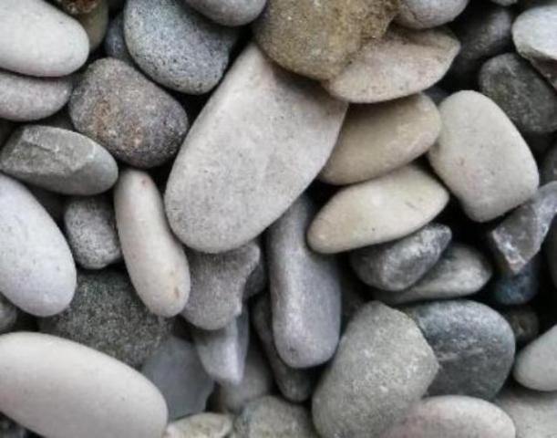 Где заказать гальку и каменную крошку с доставкой?  в Пскове